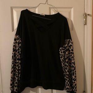 Size large women’s top